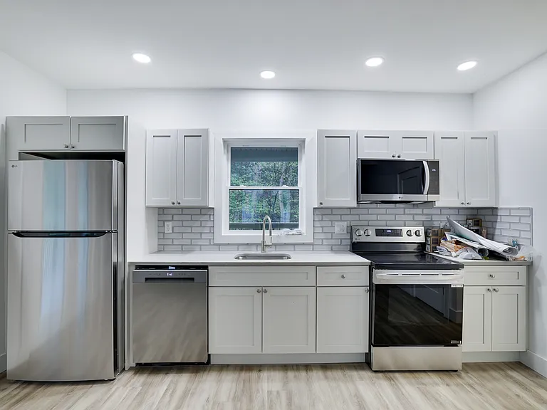 127 Evergreen Ln — Photo 3