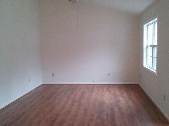 4th image of 107 Sycamore Ln