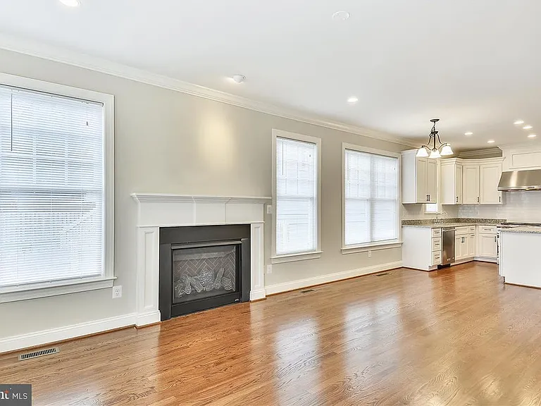 2205 N Edison St — Photo 10