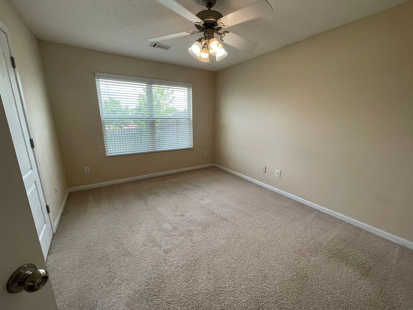 1/2 Off Deposit Special! Bridgewater Home Pre-Leasing For August 2 2027! Fenced In Backyard! — Photo 4