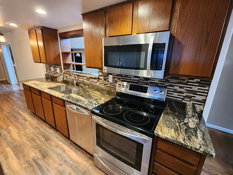 1795 Carlyle Dr — Photo 11