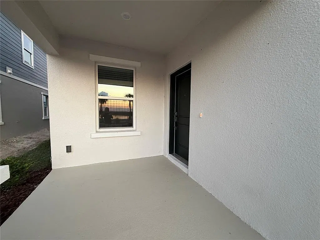 4 bed, 2.5 bath, 2088 sqft, $2,490 — Photo 2