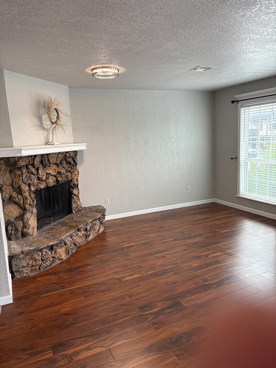 Building Photo - 5920 W Hefner Rd #3