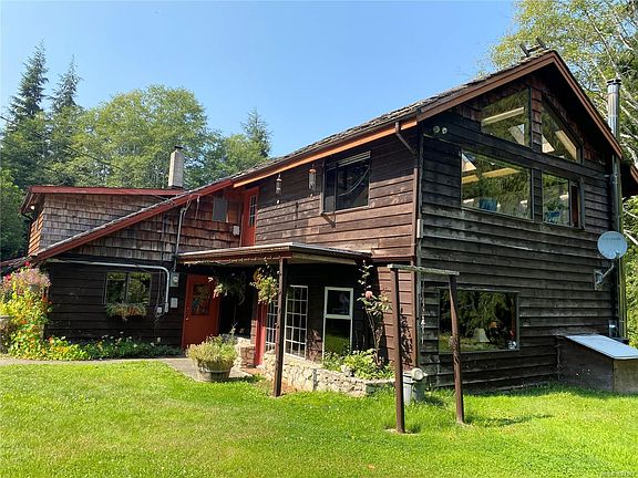 3rd image of 801 Nimpkish Heights Rd