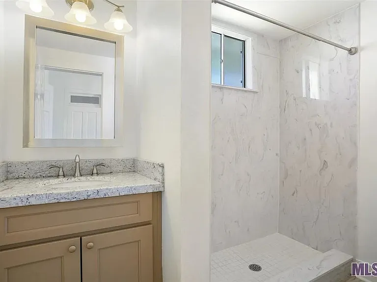 663 N 8th St — Photo 15