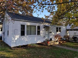 422 S Washington St, Nashville, IL 62263