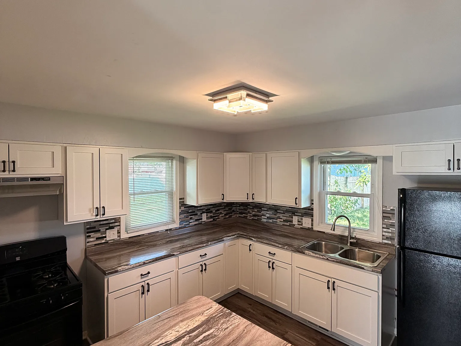 3 bed, 1092 sqft, $1,895 — Photo 3