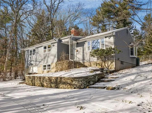 370 Maple Valley Rd, Coventry, RI 02816