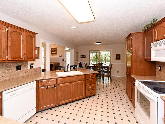 5th image of 544 River Run Dr