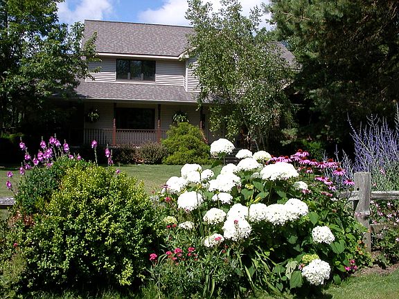 2nd image of 960 Lakeview Dr