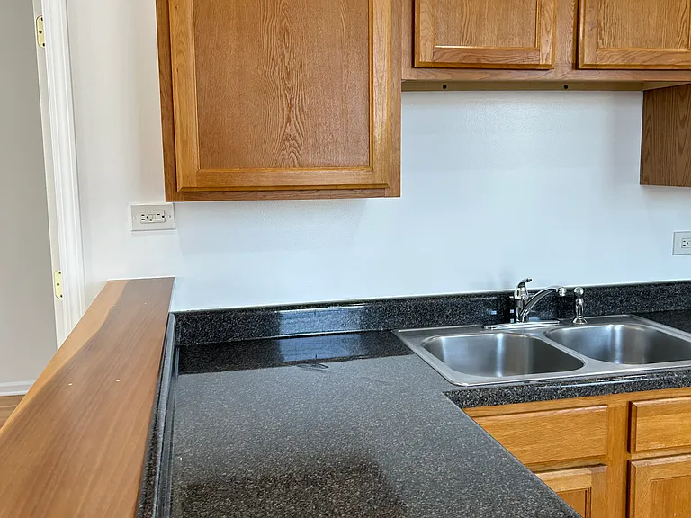 1731 W 17th St #8 — Photo 11