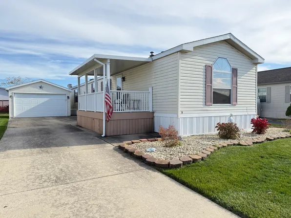 8 Eagle Ln, Beecher, IL 60401