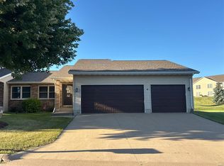 5225 Valley Forge Rd, Dubuque, IA 52002