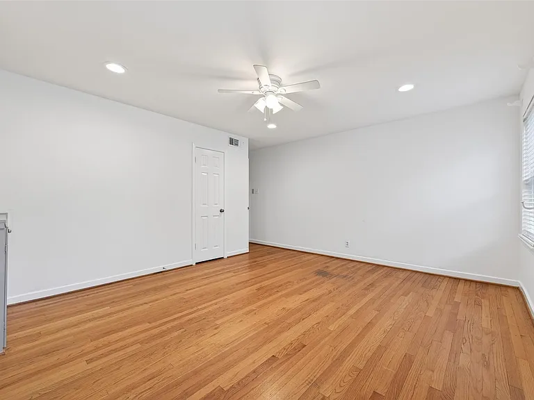 5643 Piping Rock Ln — Photo 38