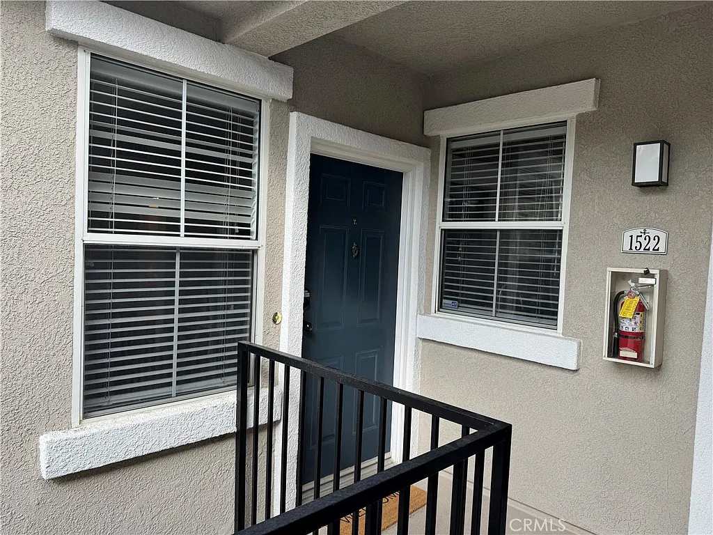 2 bed, 1001 sqft, $3,000 — Photo 2