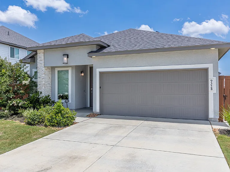 9328 Pioneer Jct — Photo 1