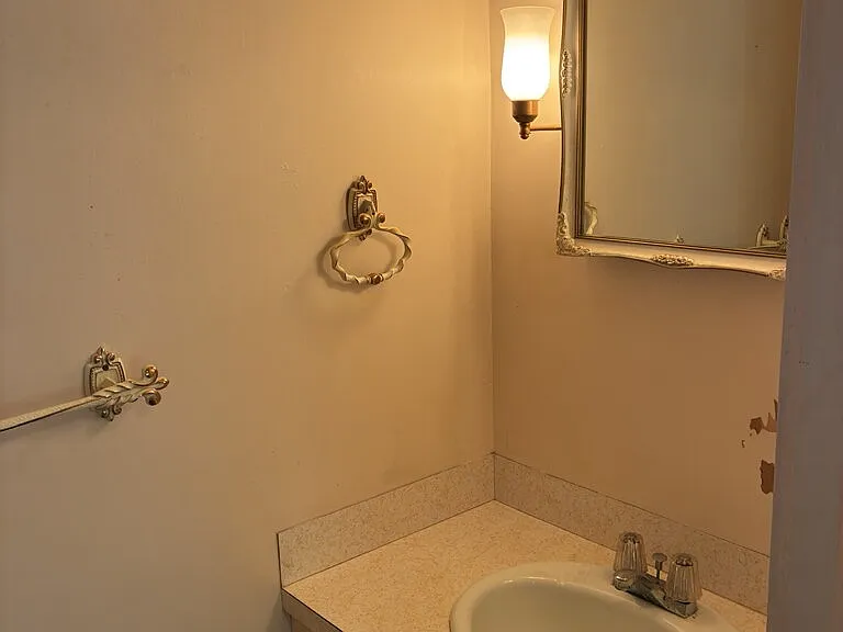 411 Central Ave — Photo 9