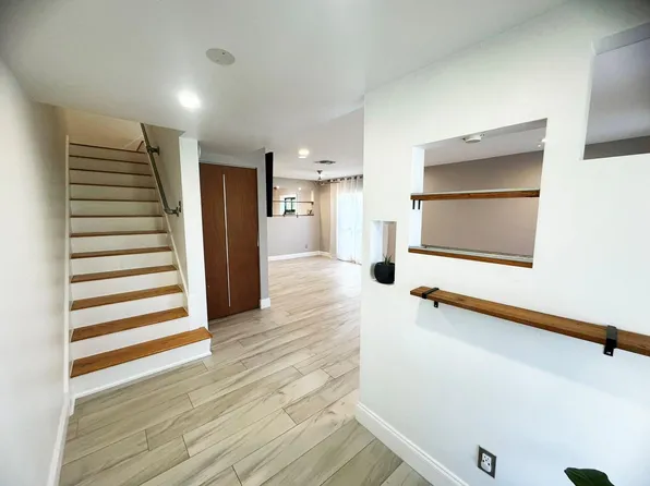 321 Sandtree Dr, Palm Beach Gardens, FL 33403