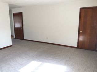 1234 W Governor St #C, Springfield, IL 62704