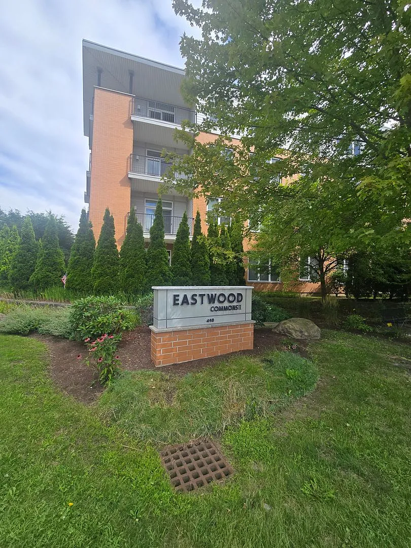 Large updated South Burlington 1 Bedroom Condo — Photo 2