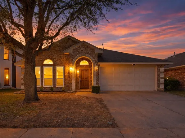 908 Churchhill Dr, Saginaw, TX 76131