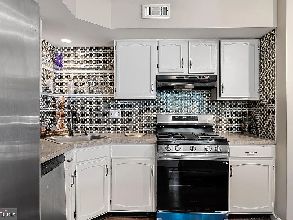 1st image of 71 Sandra Rd