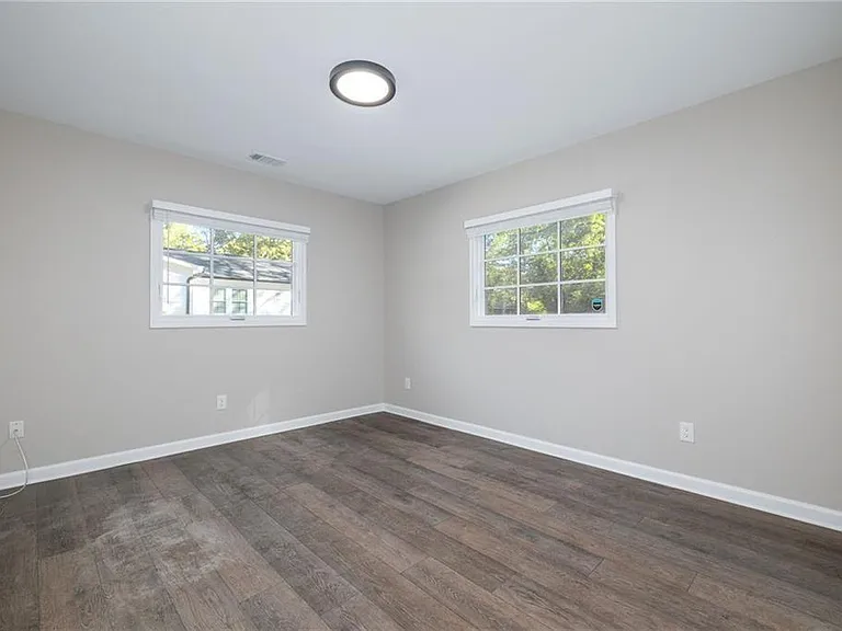 896 Oakland Dr SW — Photo 14