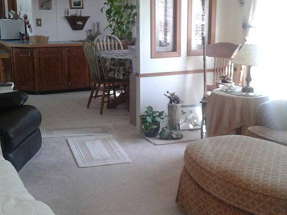 Livng Room/Dinning Nook