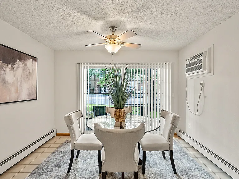 Riverwood Apartments Dining Area