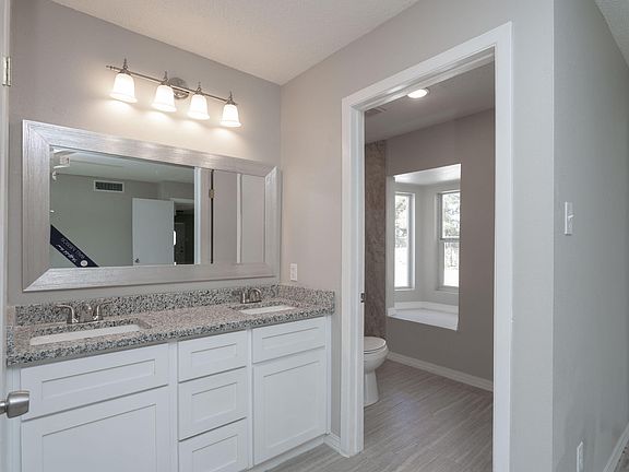 5th image of 744 Somerset Dr