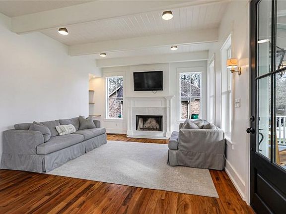 5th image of 1249 Montgomery St