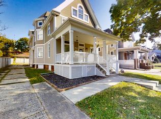 318 E Locust St, Bloomington, IL 61701