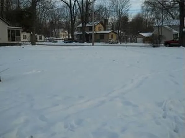 420 8th St, Three Rivers, MI 49093