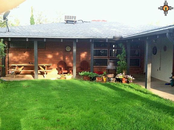 2nd image of 2715 Wallace St
