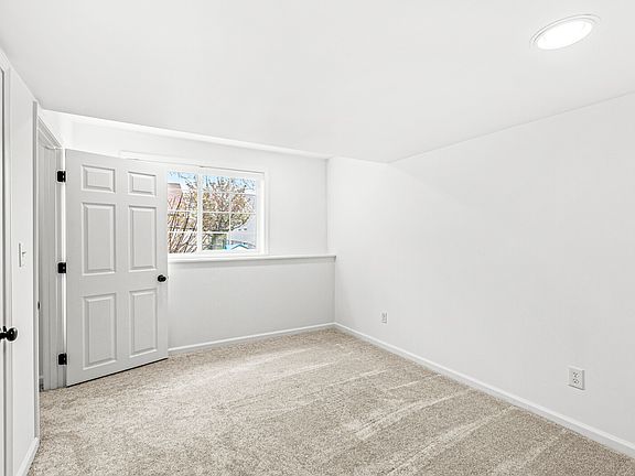 5th image of 2341 E Chesire Dr