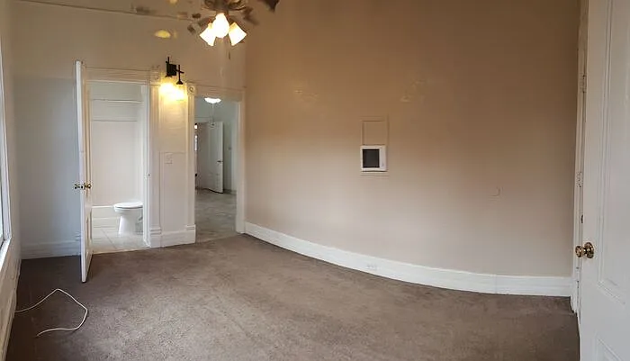 2419 J St #1 — Photo 3