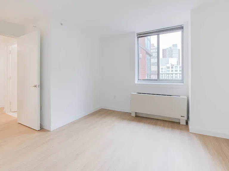400 W 37th St #7R — Photo 60