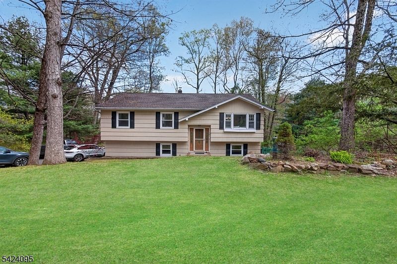1st image of 541 Rockaway Valley Rd