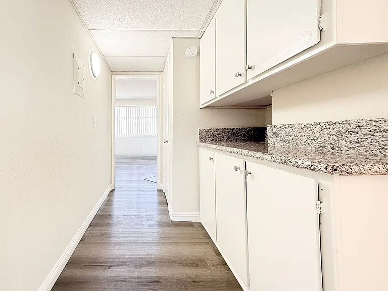 Barrymore Apartments — Photo 11