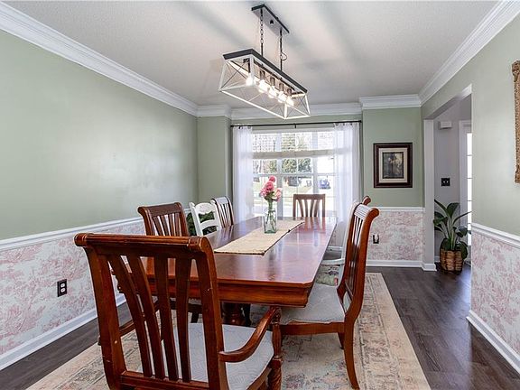 5th image of 144 Silverleaf Ln