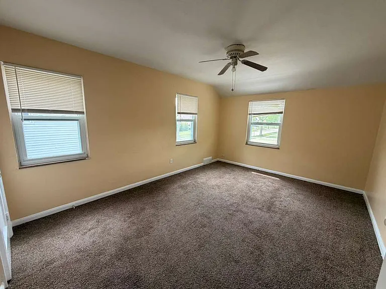 706 W Gramercy Ave — Photo 12