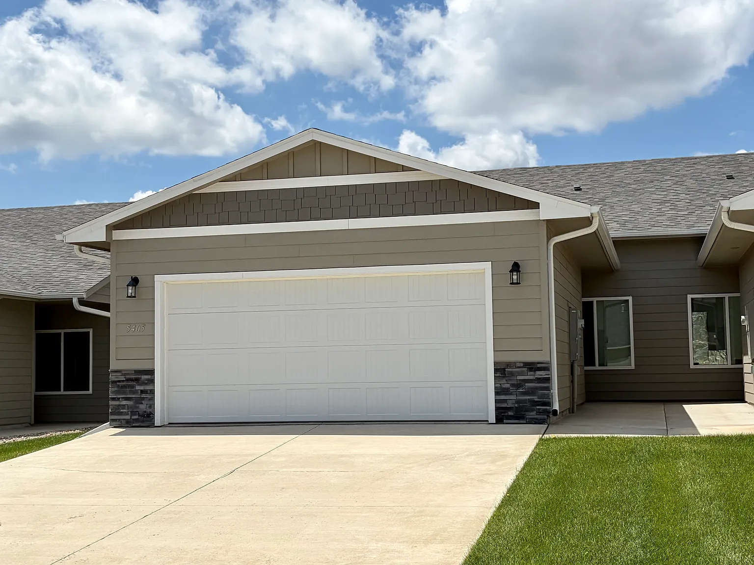 2 bed, 1097 sqft, $2,350 — Photo 1