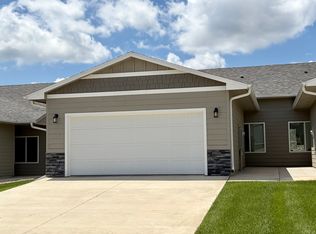 5405 S Huntwood Ave, Sioux Falls, SD 57108