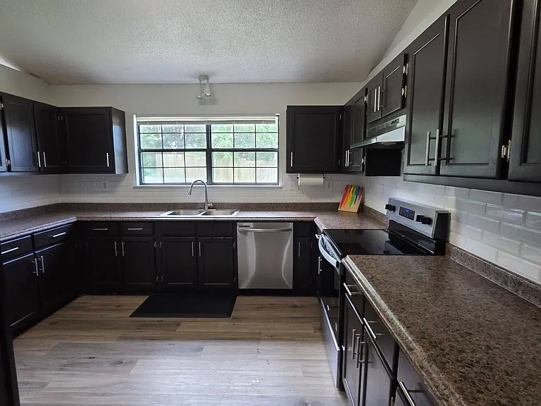 205 Southview Dr — Photo 26
