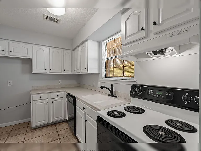 307 N 40th Ave — Photo 10