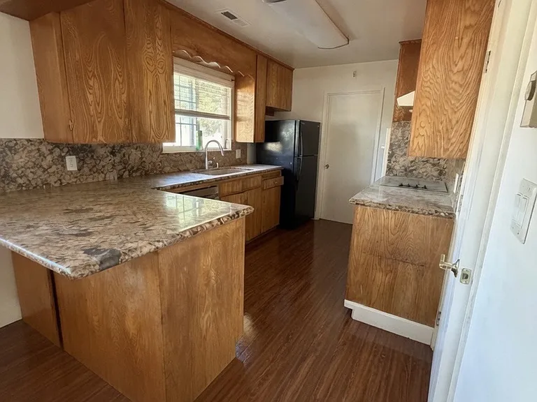 1231 Apricot Ln — Photo 5