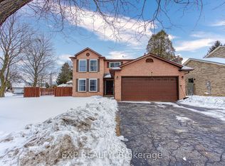 115 Amberly Blvd, Hamilton, ON L9G 3V2