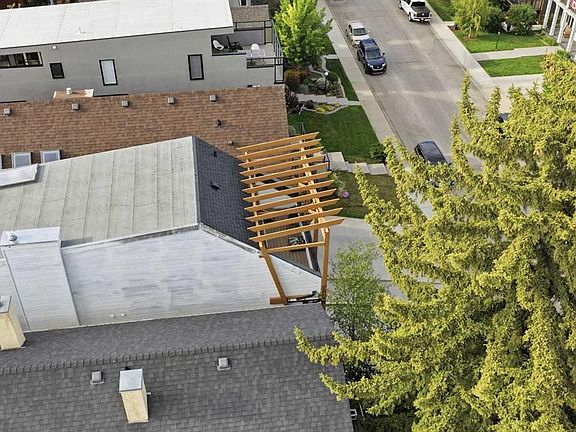 4th image of 3817 E 18th St SW