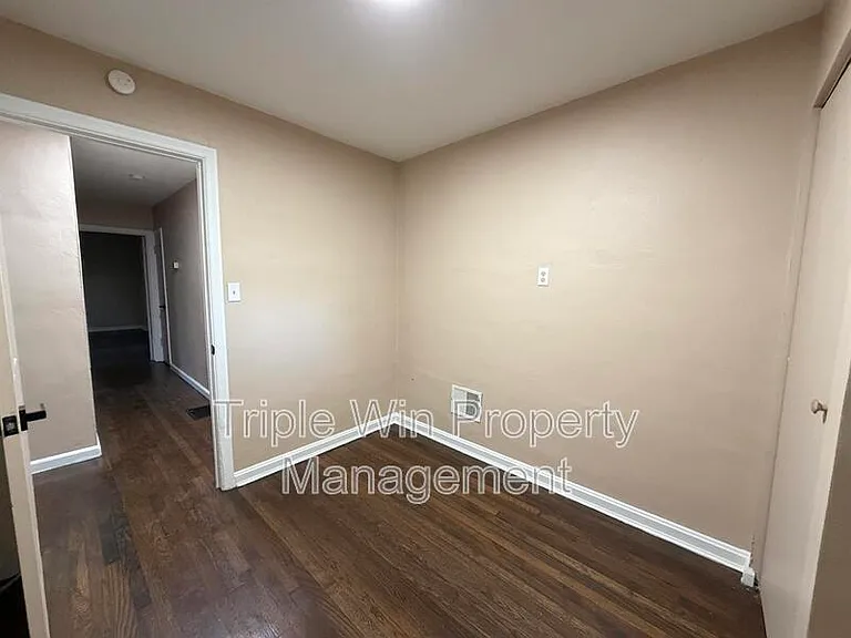 1911 Redman Rd — Photo 11
