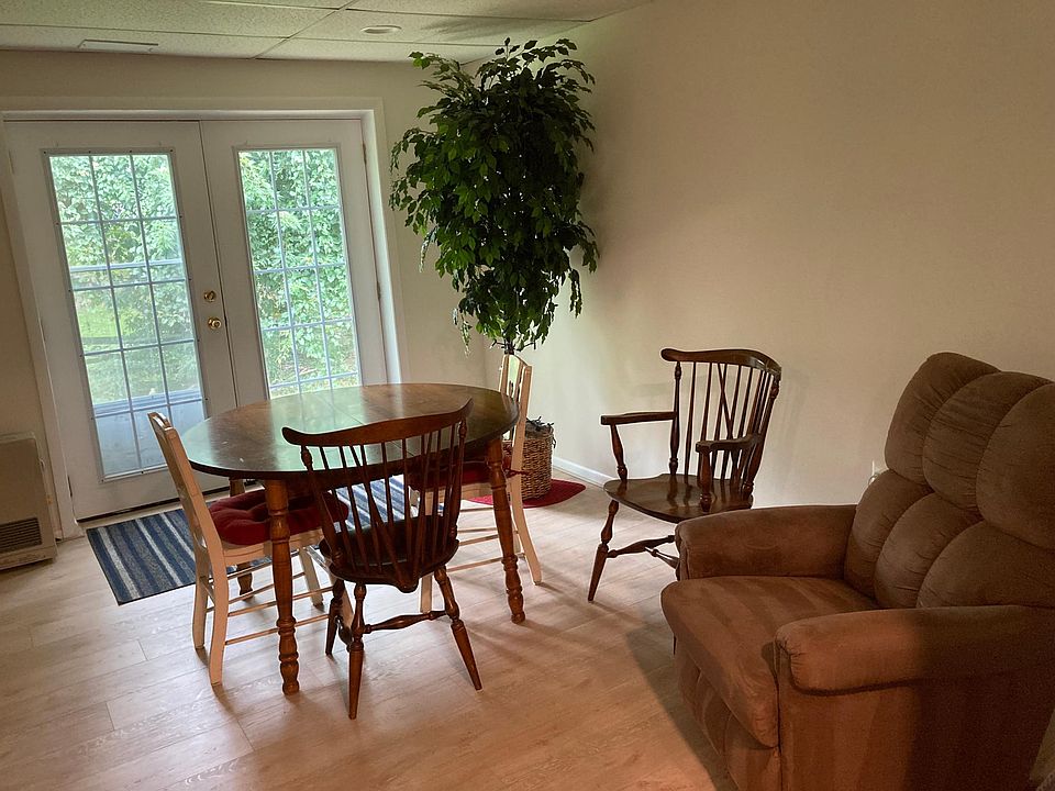 1st image of 111 Oak Leather Dr